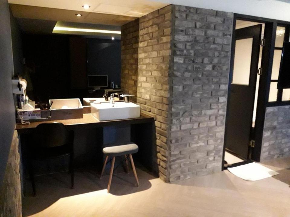 Hotel The Lazzi Donghae Bagian luar foto